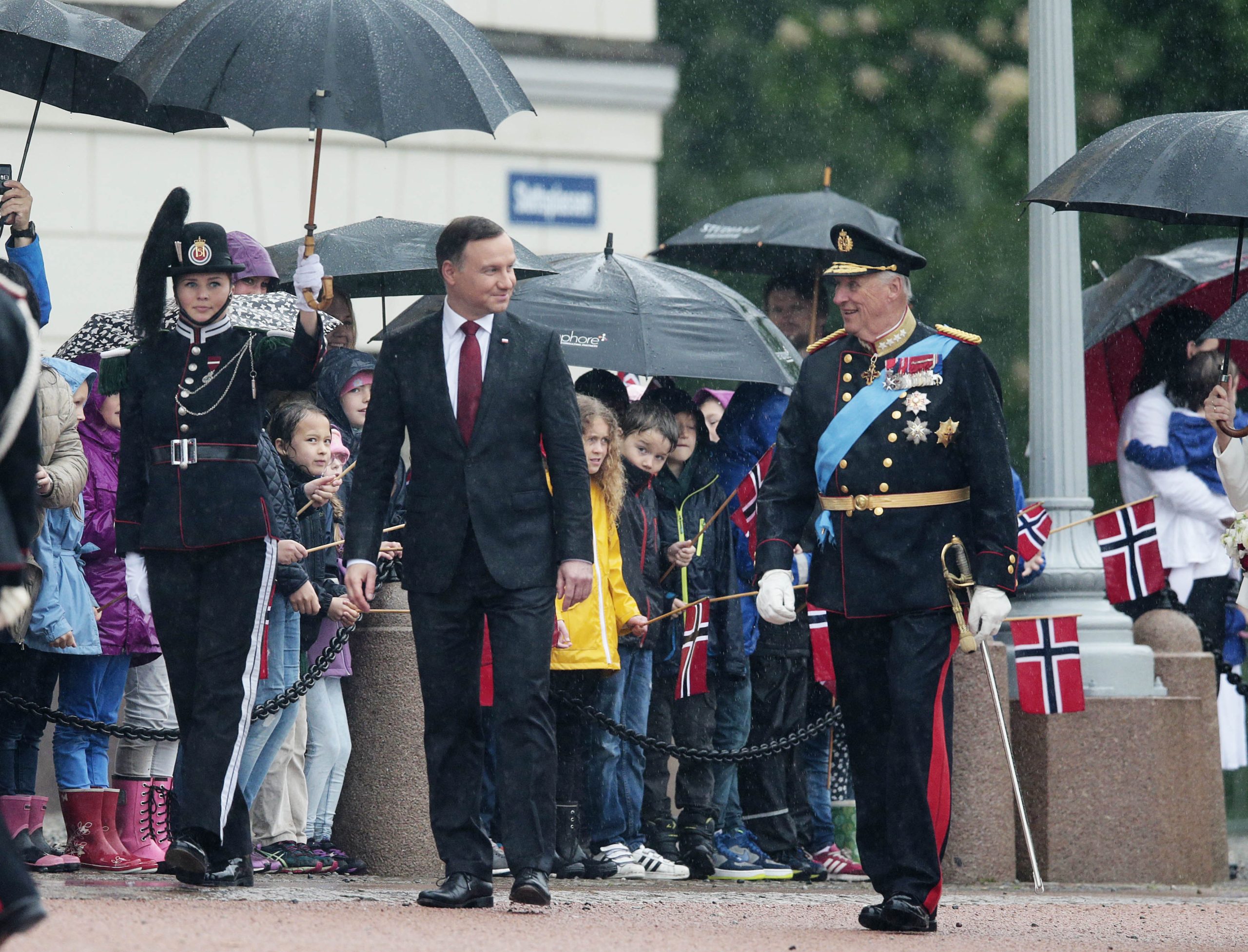 Le président polonais accueilli par le roi et les enfants polonais 4 Le président polonais accueilli par le roi et les enfants polonais - 3