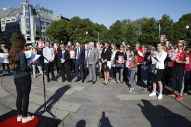 Grande manifestation contre la proposition d'asile de séjour temporaire pour les mineurs - 18