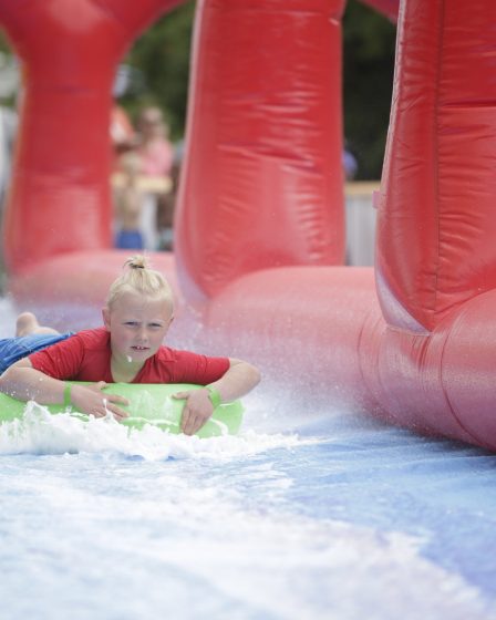 3 000 jouaient dans le plus long toboggan aquatique de Norvège 5 3 000 jouaient dans le plus long toboggan aquatique de Norvège - 4