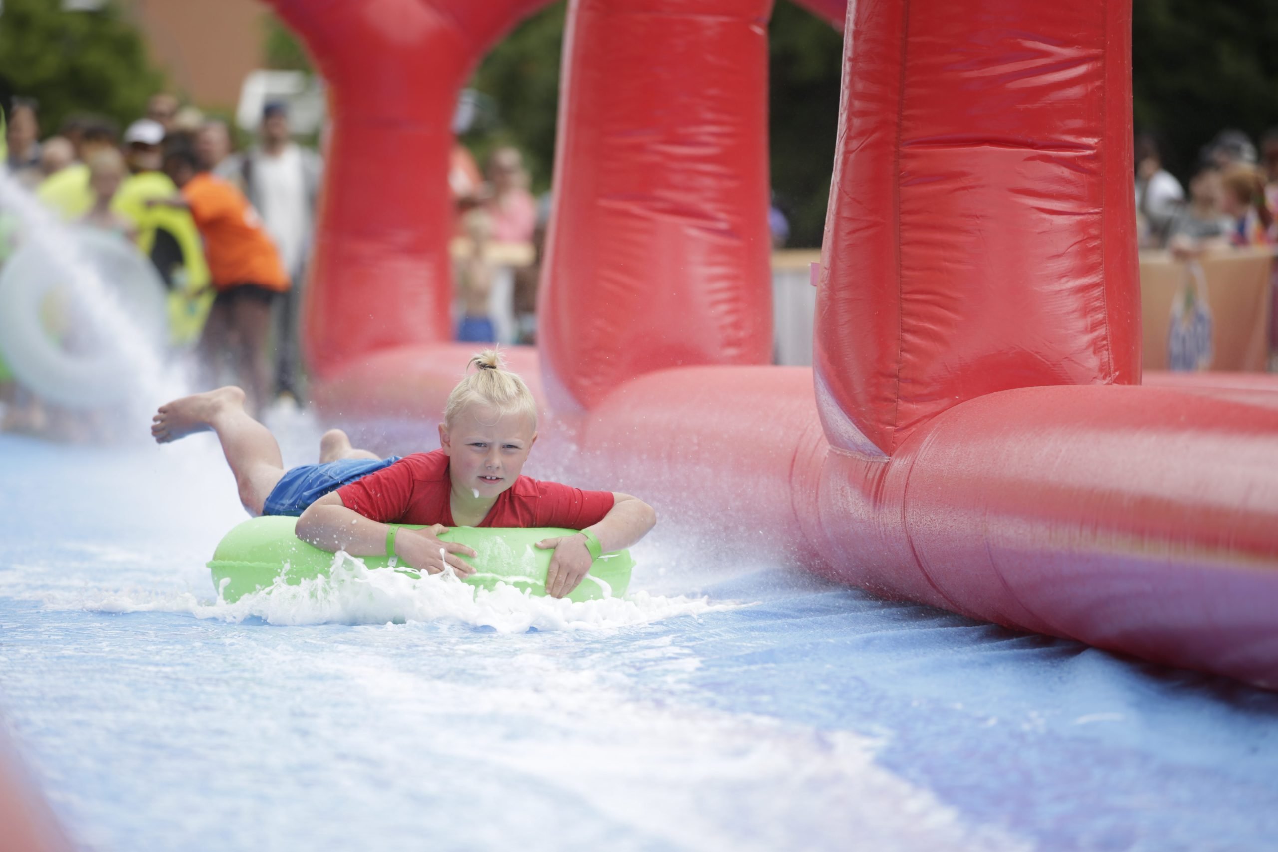3 000 jouaient dans le plus long toboggan aquatique de Norvège 4 3 000 jouaient dans le plus long toboggan aquatique de Norvège - 3