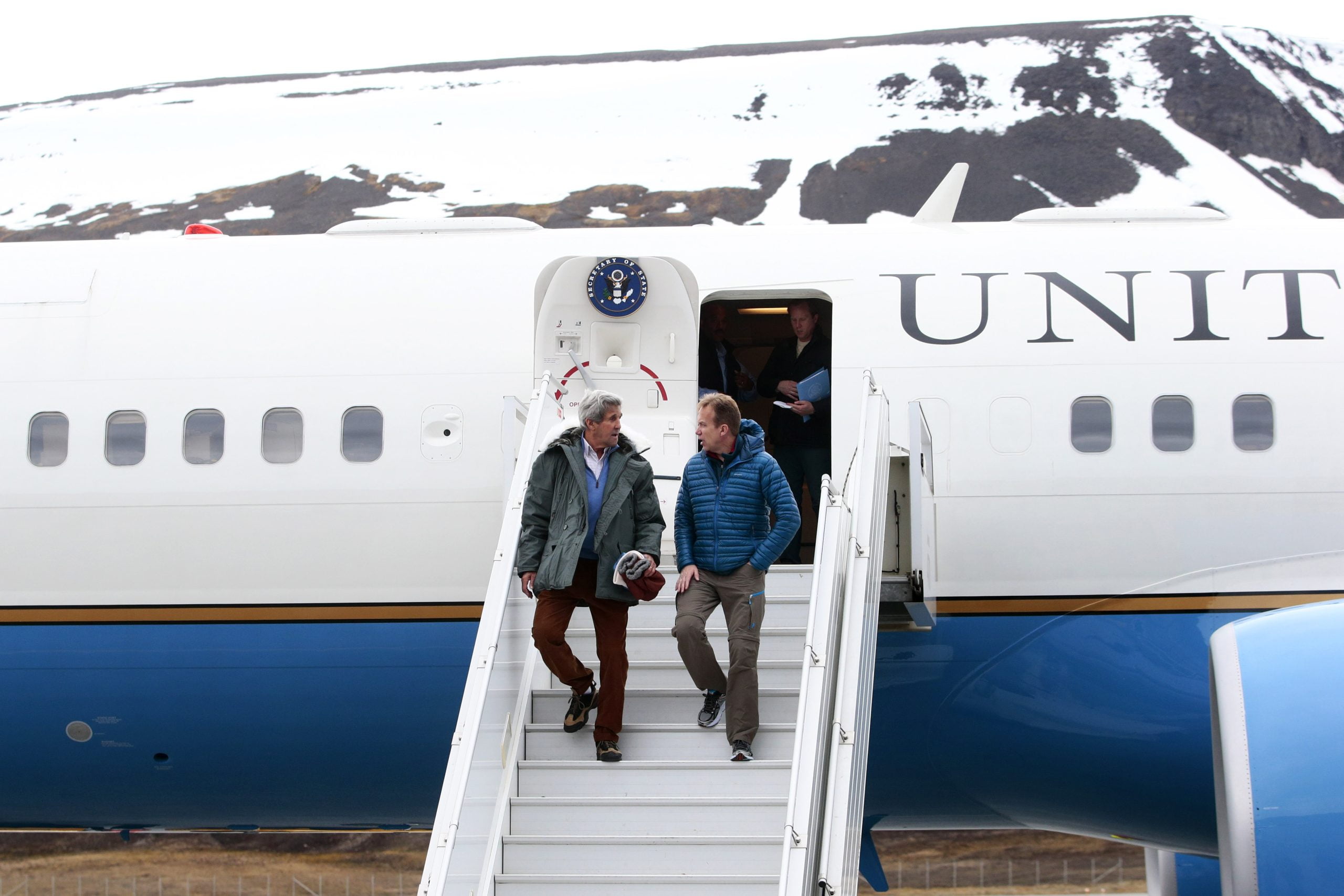 Kerry reçoit une mise à jour sur le climat des scientifiques de Svalbard 4 Kerry reçoit une mise à jour sur le climat des scientifiques de Svalbard - 3