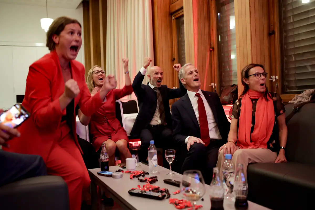 GALERIE DE PHOTOS: Le parti travailliste explose de joie alors que les prévisions électorales arrivent 20 GALERIE DE PHOTOS: Le parti travailliste explose de joie alors que les prévisions électorales arrivent - 19