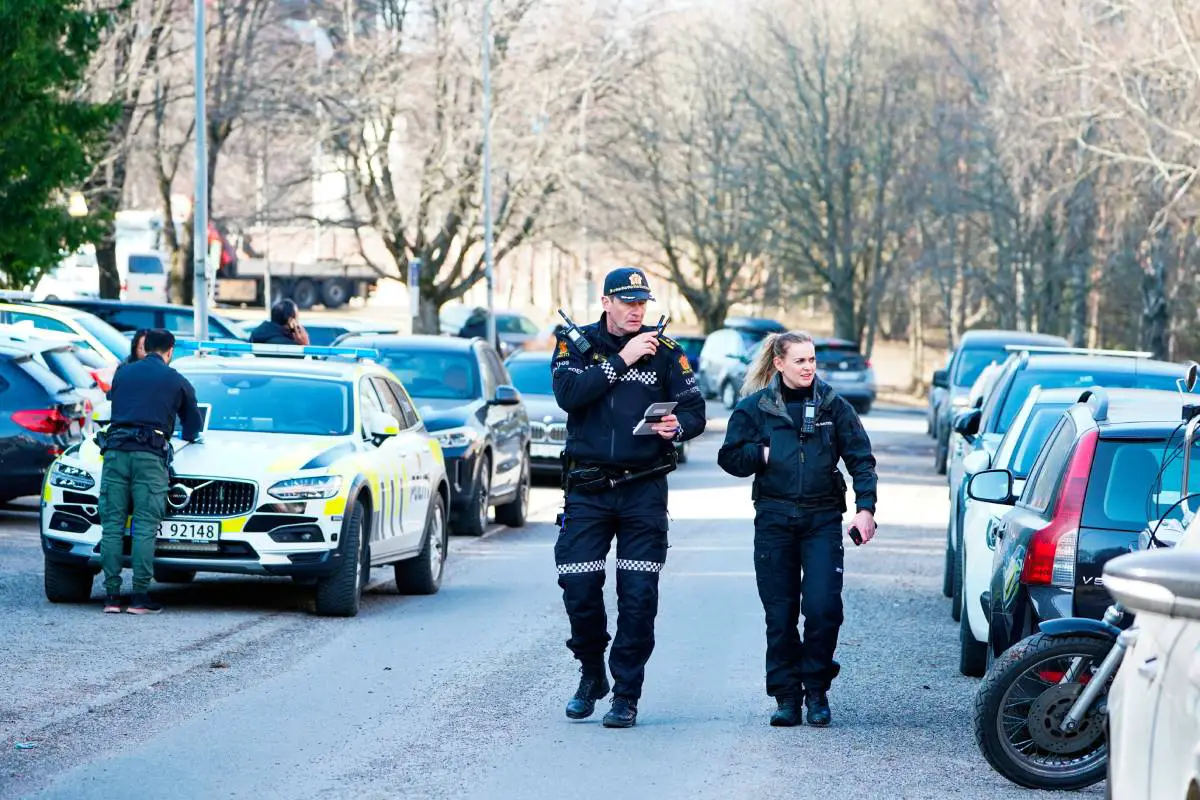 PHOTO : Opération policière à Manglerud à Oslo - une personne décédée retrouvée dans un appartement - 9