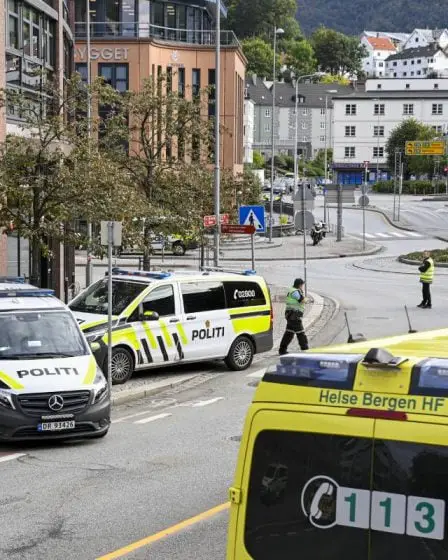 PHOTO : intervention de la police armée au bureau de la NAV à Bergen : deux personnes ont été poignardées 11 PHOTO : intervention de la police armée au bureau de la NAV à Bergen : deux personnes ont été poignardées - 10