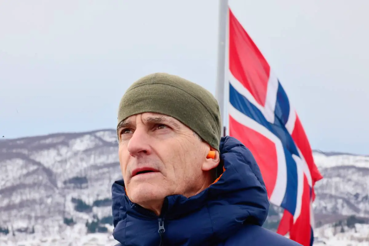 PM Støre met en garde contre les coupes dans les projets de transport et de construction - 3