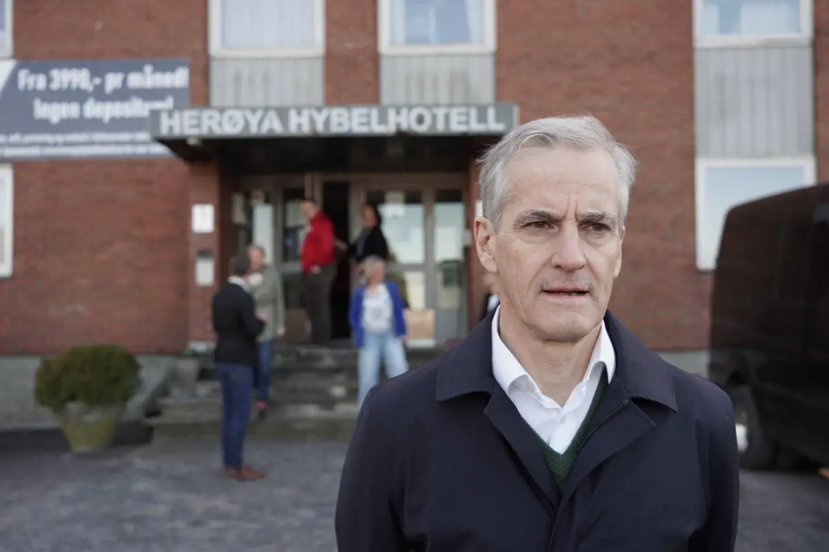 Le Premier ministre Støre a rendu visite aux réfugiés ukrainiens du centre de Porsgrunn : "Nous prendrons bien soin d'eux en Norvège" - 3