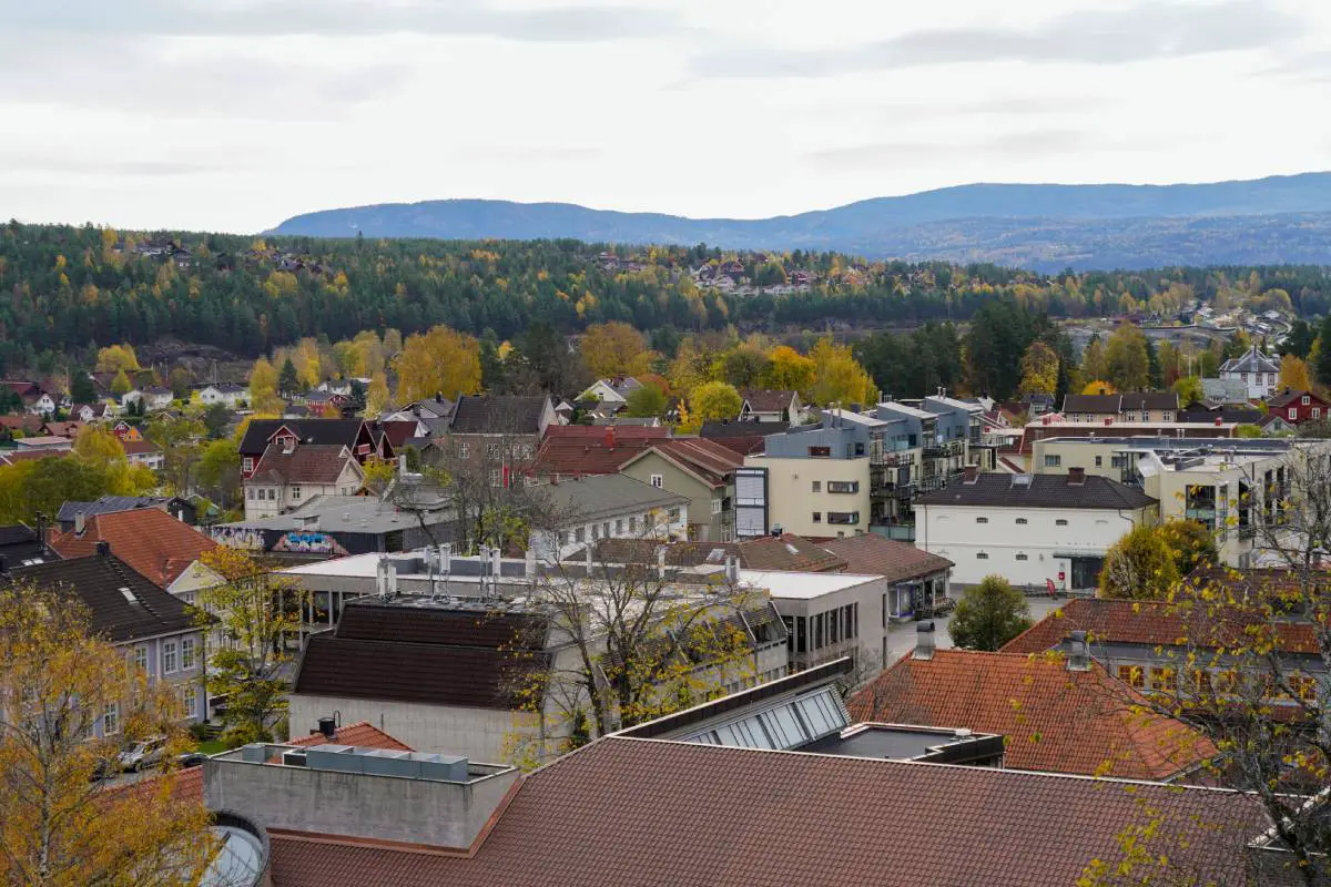 Un homme menace des étudiants avec un coupe-tapis à Kongsberg et se fait arrêter 4 Un homme menace des étudiants avec un coupe-tapis à Kongsberg et se fait arrêter - 3