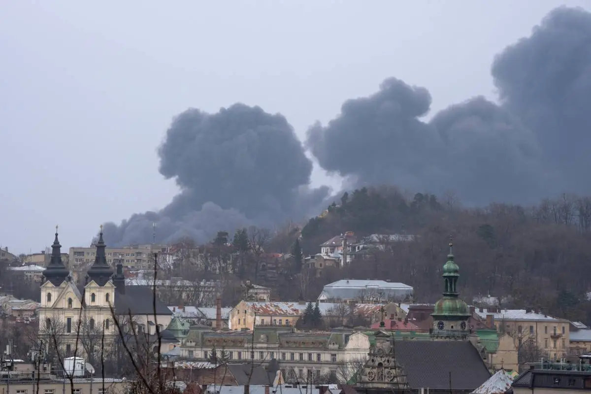 Ukraine : les frappes aériennes sur plusieurs villes ukrainiennes se sont poursuivies dimanche - 3