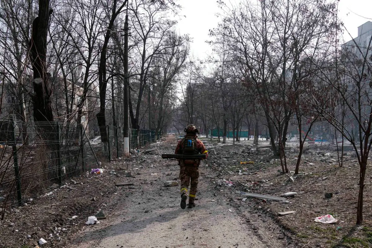 Autorités ukrainiennes : au moins 2 500 personnes sont mortes lors du siège de Marioupol - 3
