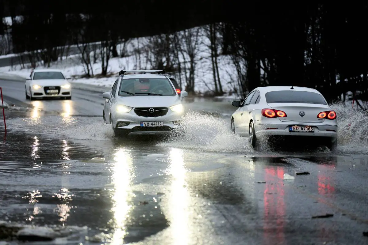 Avertissement de danger orange pour les inondations, les glissements de terrain et les avalanches émis pour plusieurs endroits du nord de la Norvège - 3