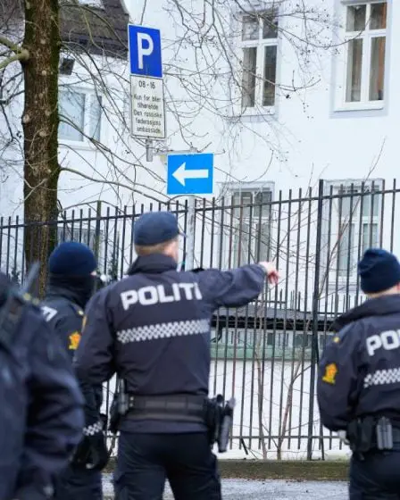 Oeufs et tomates jetés sur l'ambassade de Russie à Oslo, la police réagit - 10