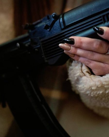 Des civils ukrainiens obtiennent l'autorisation légale de tirer sur des soldats russes 38 Des civils ukrainiens obtiennent l'autorisation légale de tirer sur des soldats russes - 37