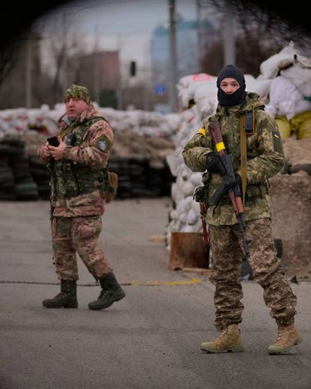 Frappes aériennes sur des villes de l'est et du centre de l'Ukraine, des victimes signalées 23 Frappes aériennes sur des villes de l'est et du centre de l'Ukraine, des victimes signalées - 22