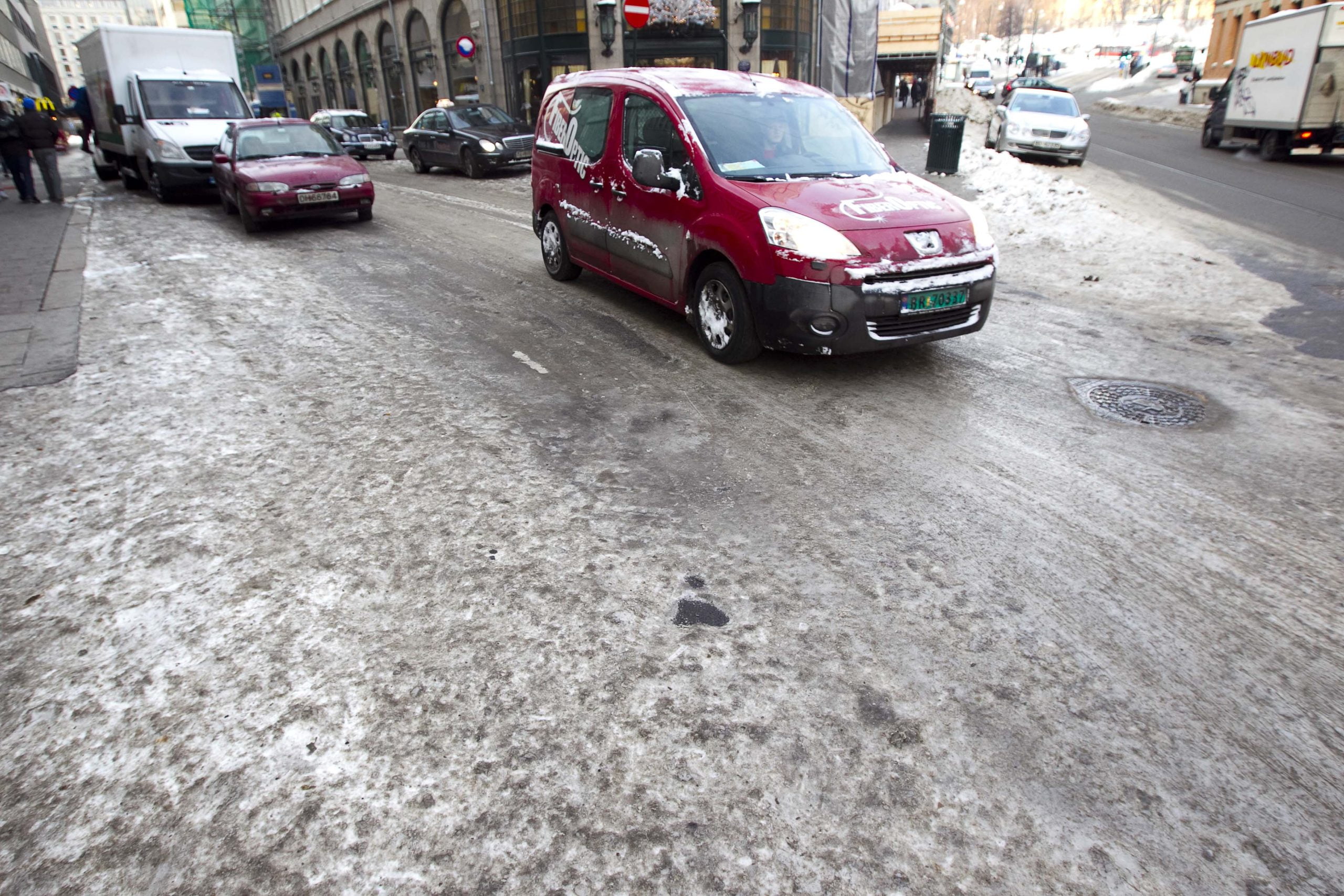 La police met en garde contre les routes glissantes à Oslo et dans les environs 4 La police met en garde contre les routes glissantes à Oslo et dans les environs - 3