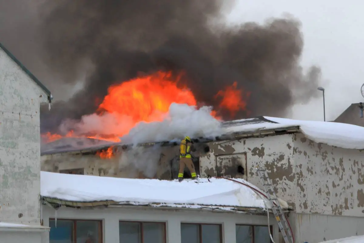 PHOTO : Incendie d'une maison à Vardø, évacuation en cours - 9