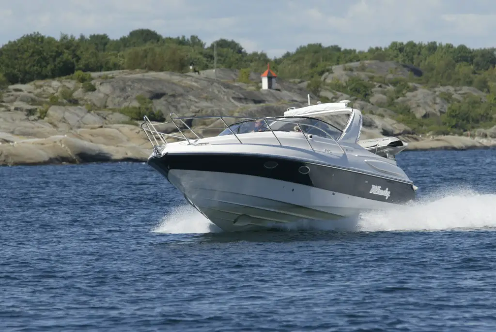 Bateau d'été au soleil