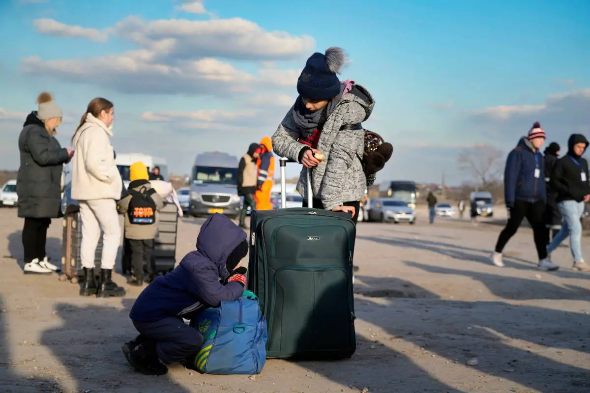 Des réfugiés ukrainiens font la queue au "Poorhouse" d'Oslo pour obtenir de la nourriture supplémentaire - 3
