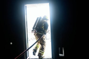 Une personne arrêtée après l'incendie d'une maison à Steinkjer - 16
