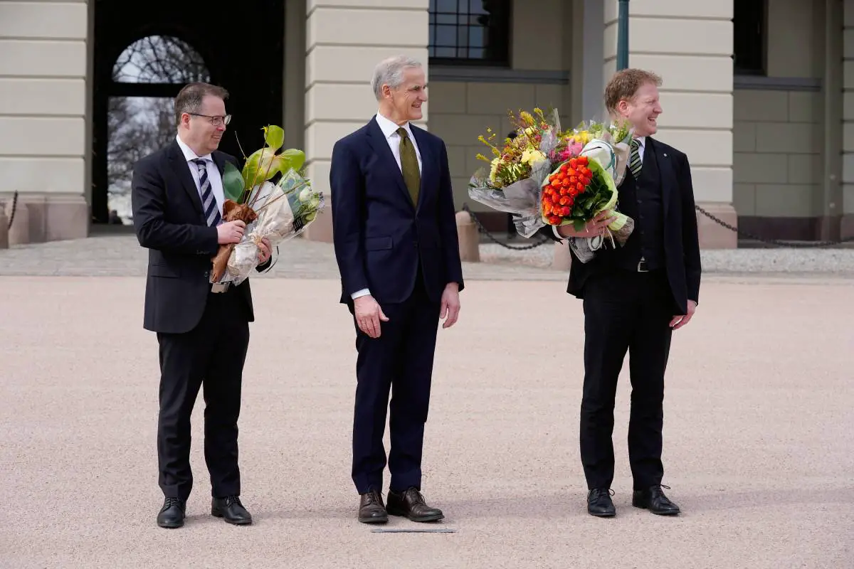 PHOTO : Bjørn Arild Gram a nommé le nouveau ministre de la Défense, Sigbjørn Gjelsvik, pour prendre la relève en tant que ministre des Collectivités locales - 3