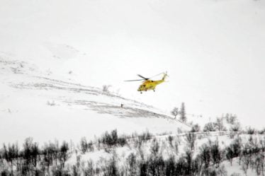 Police: trois personnes déclarées mortes après avoir été touchées par une avalanche à Lyngen - 18