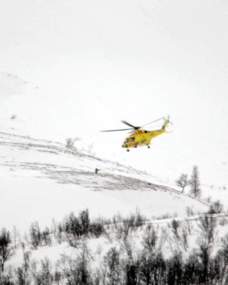 Police: trois personnes déclarées mortes après avoir été touchées par une avalanche à Lyngen - 1