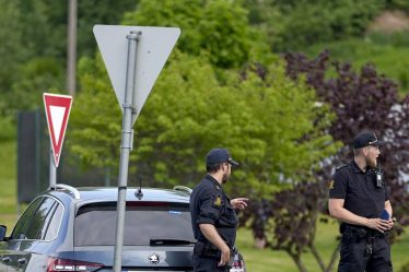 Sarpsborg: Un homme à moto volée percute une voiture de police et se retrouve à l'hôpital - 20