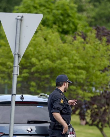 Sarpsborg: Un homme à moto volée percute une voiture de police et se retrouve à l'hôpital - 25