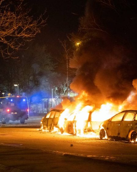 Les émeutes en Suède continuent : une école et des voitures incendiées - 24