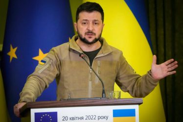 Zelenskyy condamne le voyage du chef de l'ONU à Moscou - 16