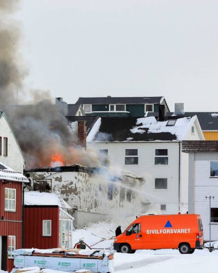 PHOTO : Incendie d'une maison à Vardø, évacuation en cours - 1
