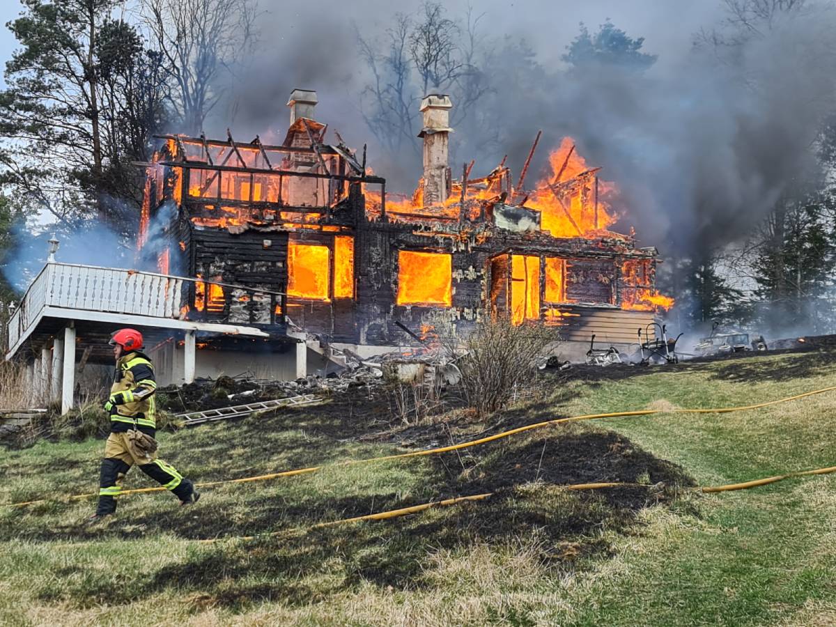 Quatre appartements entièrement détruits par un incendie sur l'île de Nøtterøy 4 Quatre appartements entièrement détruits par un incendie sur l'île de Nøtterøy - 3