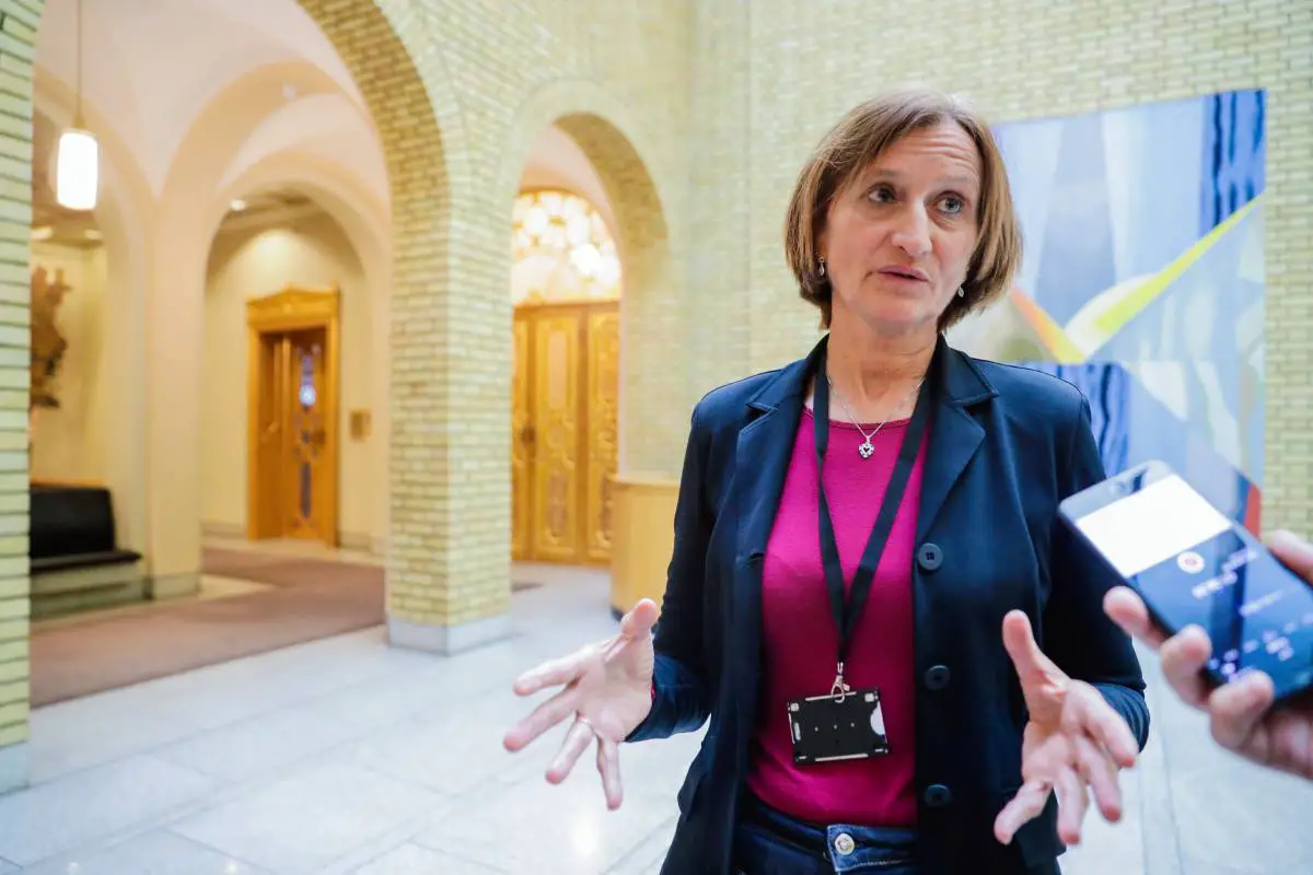 Le directeur du parlement norvégien démissionne - 3