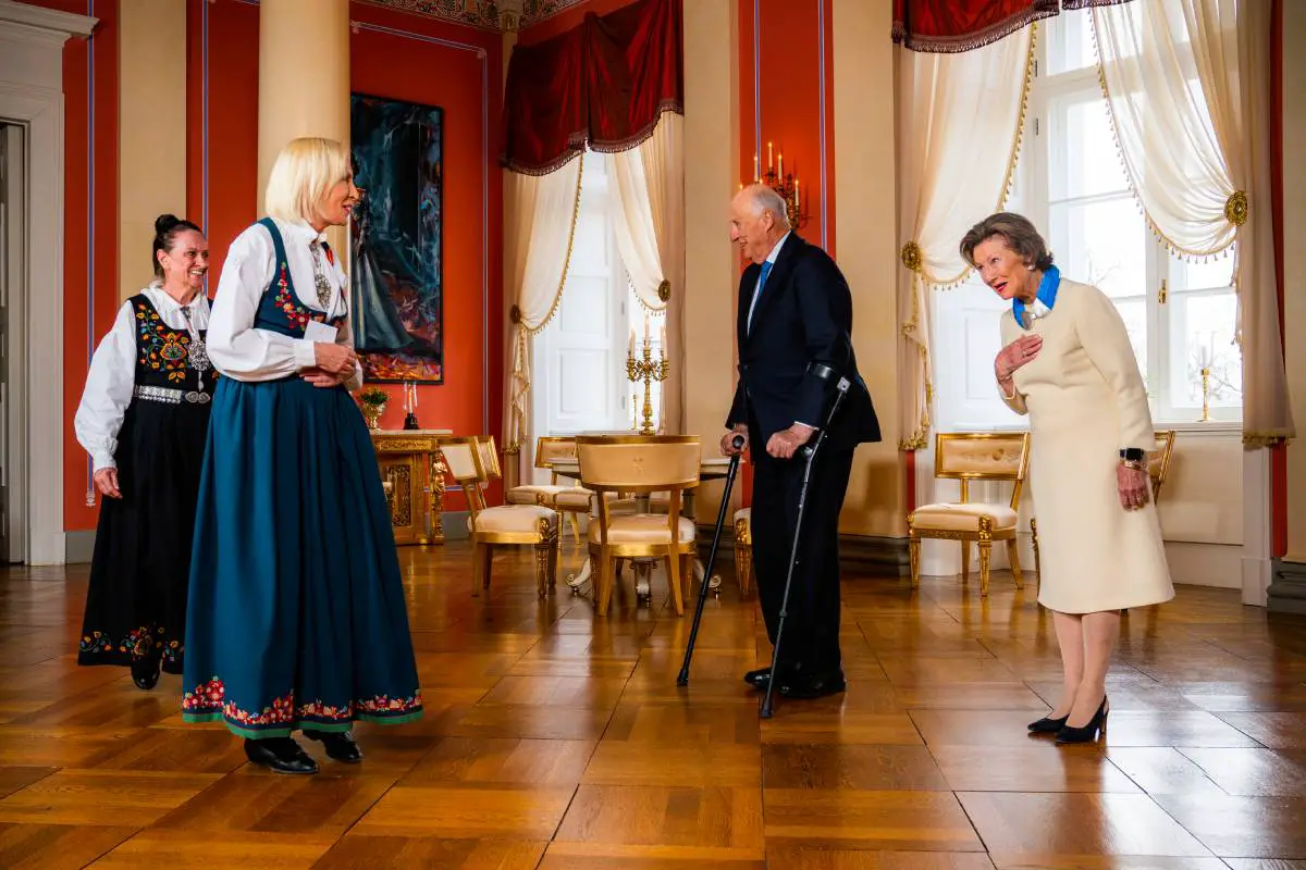 Le couple royal de Norvège rencontre et accueille les récipiendaires de la médaille du mérite - 3