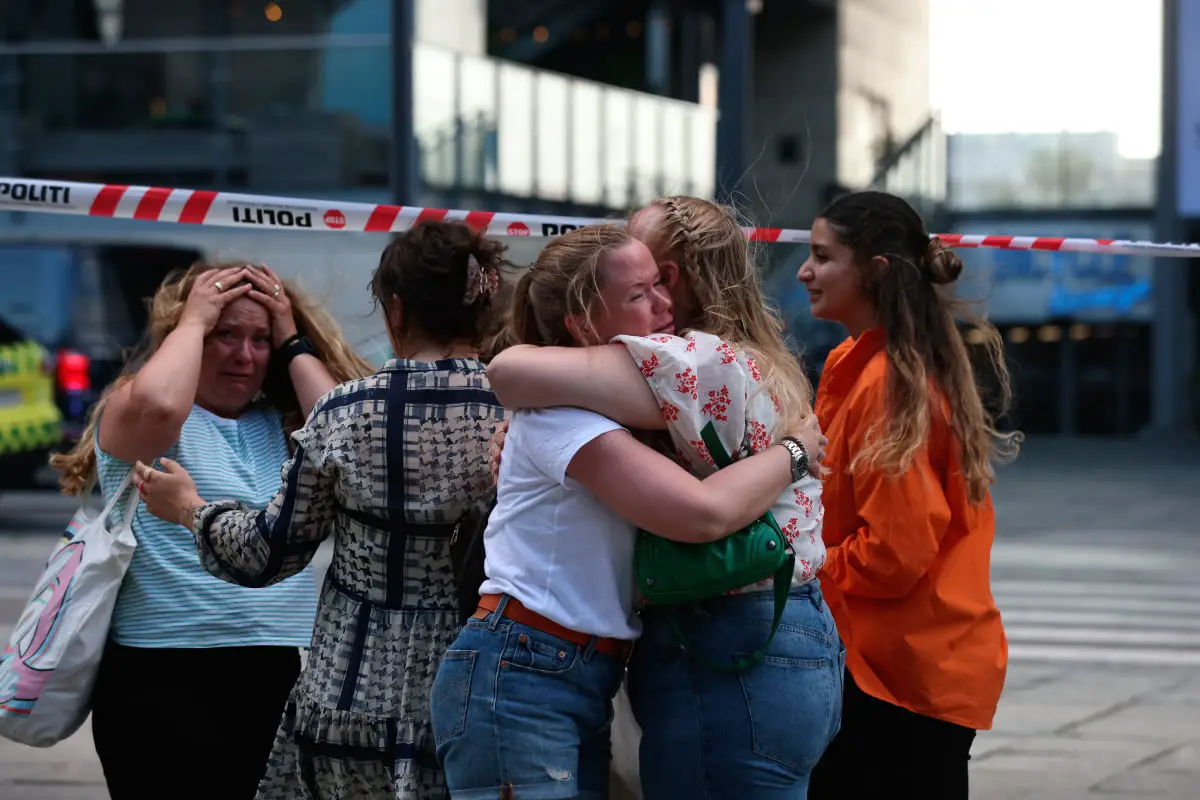 Trois personnes tuées et trois grièvement blessées dans une fusillade dans un centre commercial à Copenhague - 3