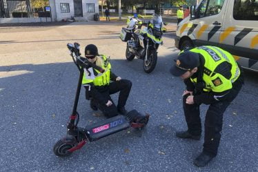 La police d'Oslo vérifie le taux d'alcoolémie des conducteurs de scooters électriques et saisit deux permis de conduire - 16