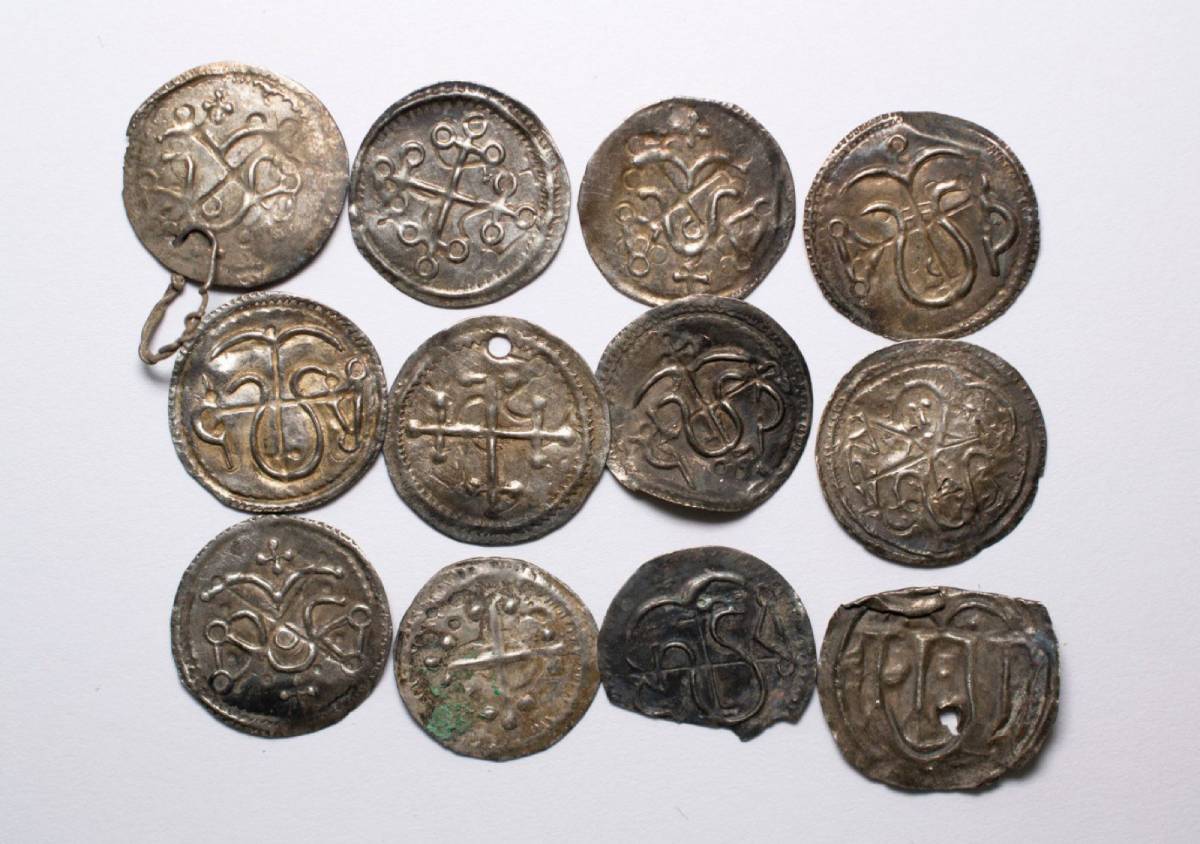 Des pièces d'argent frappées par le roi viking Harald Bluetooth découvertes par des détecteurs de métaux en Finlande - 3