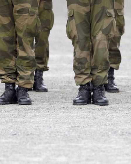 Les forces armées norvégiennes abandonnent la prière pendant les files d'attente - 1