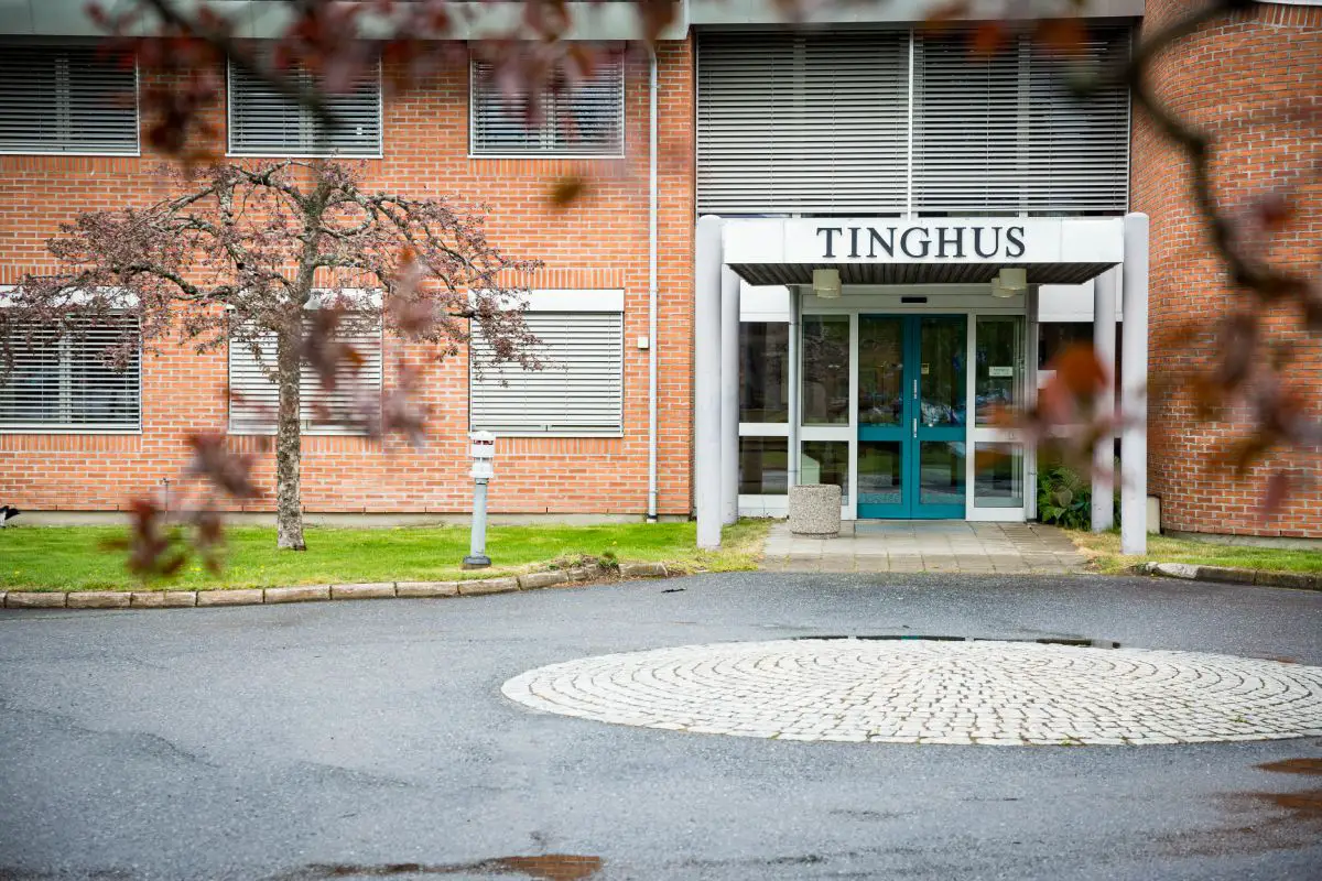 Buskerud: Grand-père reconnu coupable d'avoir abusé de sa petite-fille pendant neuf ans, condamné à huit ans de prison - 3