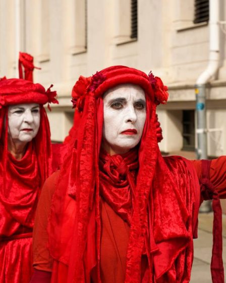 Deux militants d'Extinction Rebellion écopent de peines plus sévères en appel - 10