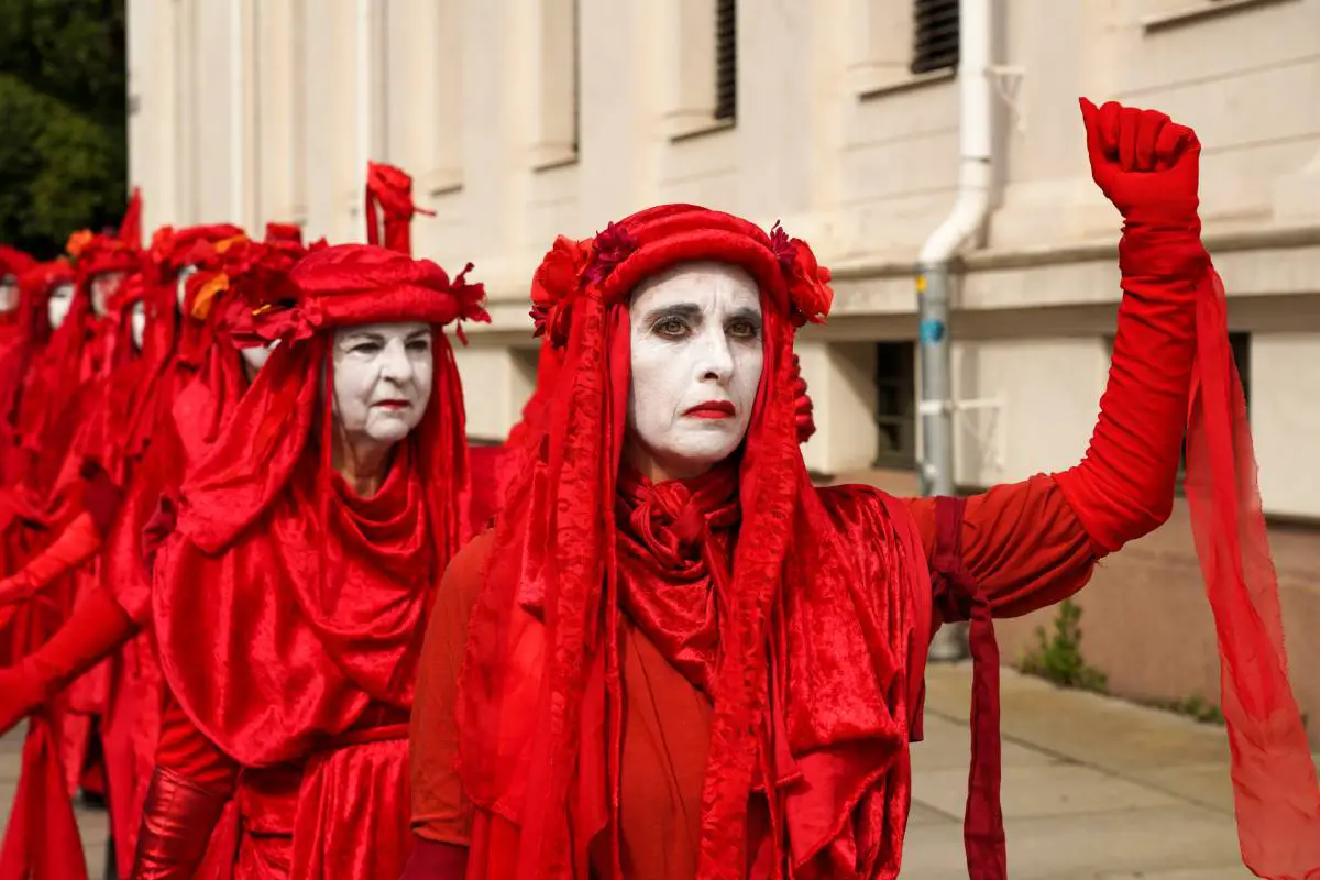 Deux militants d'Extinction Rebellion écopent de peines plus sévères en appel 4 Deux militants d'Extinction Rebellion écopent de peines plus sévères en appel - 3