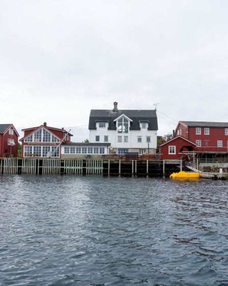 Lofoten: La police a eu du mal à maîtriser plus de 100 fêtards 26 Lofoten: La police a eu du mal à maîtriser plus de 100 fêtards - 25