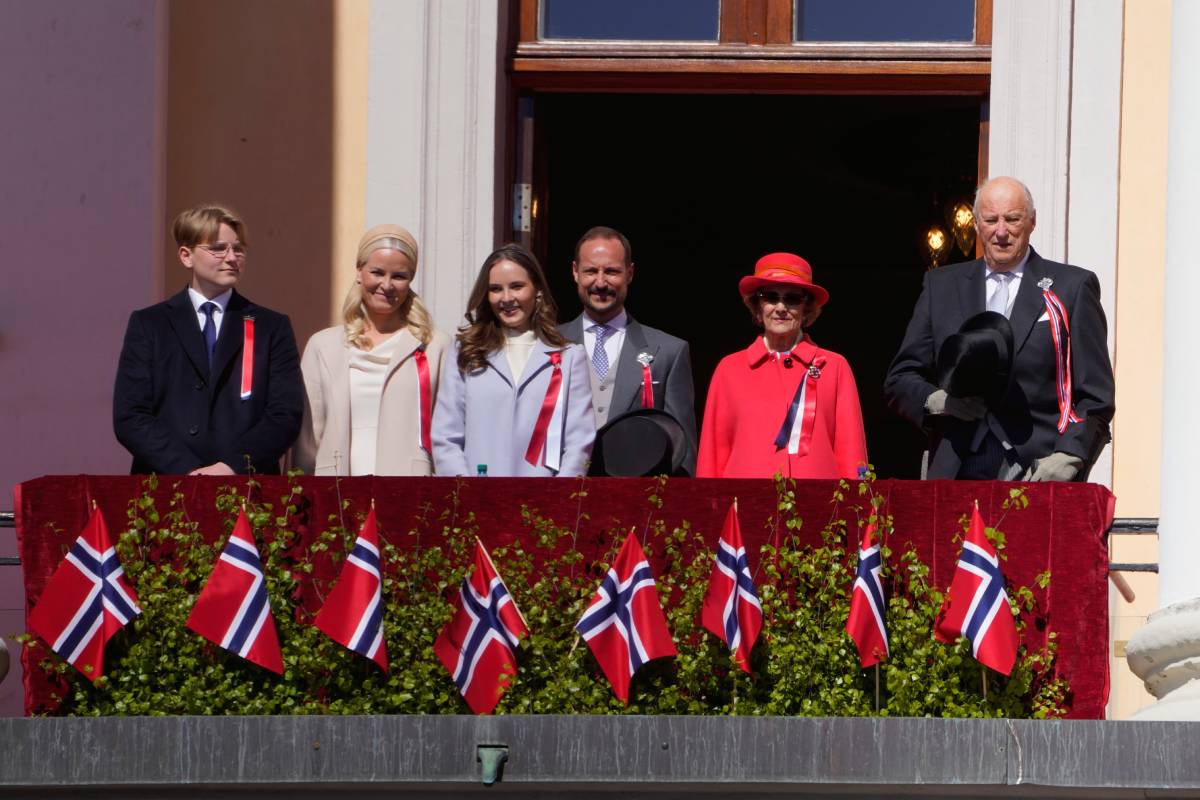 La famille royale de Norvège accueille le défilé record des enfants du 17 mai à Oslo - 3