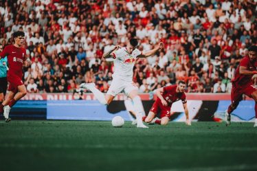 L'ancienne cible de Manchester United, Benjamin Sesko, admet avoir regardé des vidéos de l'as de Man City sur YouTube - 18