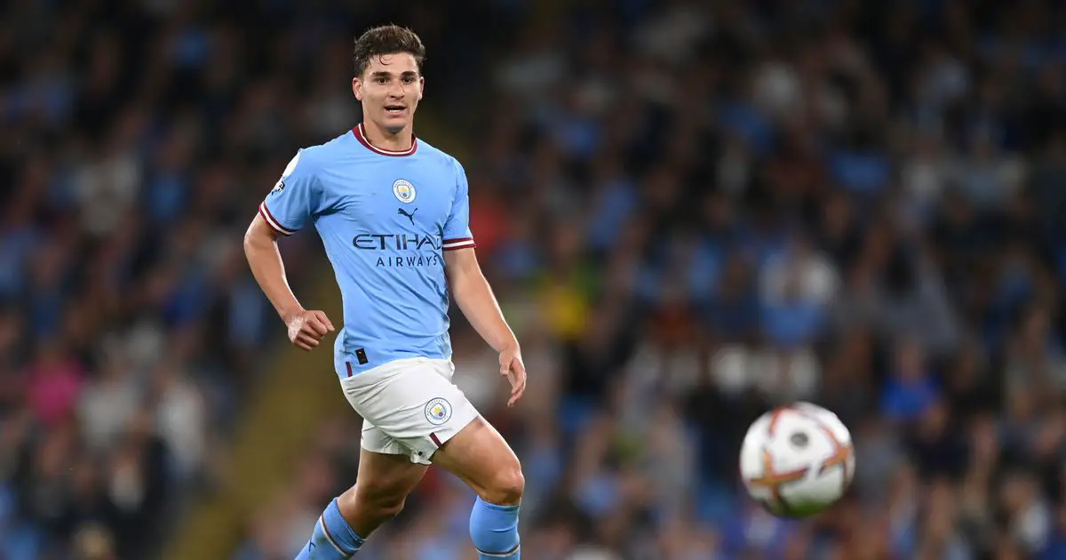 Pep Guardiola voit le retour de l'ancienne tactique de Man City avec Julian Alvarez 4 Pep Guardiola voit le retour de l'ancienne tactique de Man City avec Julian Alvarez - 3