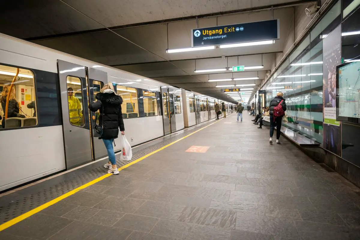 Métro d'Oslo : un homme armé d'un couteau arrêté pour comportement menaçant 4 Métro d'Oslo : un homme armé d'un couteau arrêté pour comportement menaçant - 3
