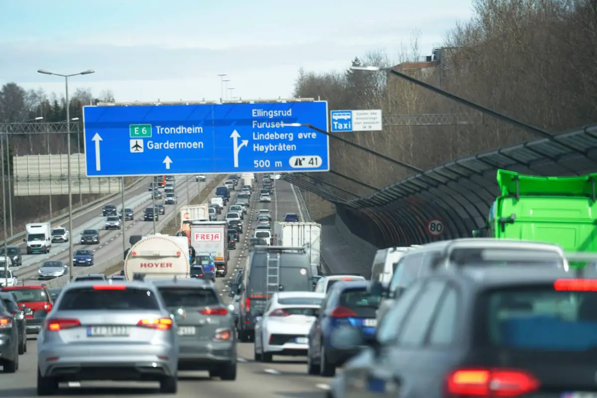 Un conducteur s'échappe après un accident de la circulation sur l'E6 à Oslo - 3