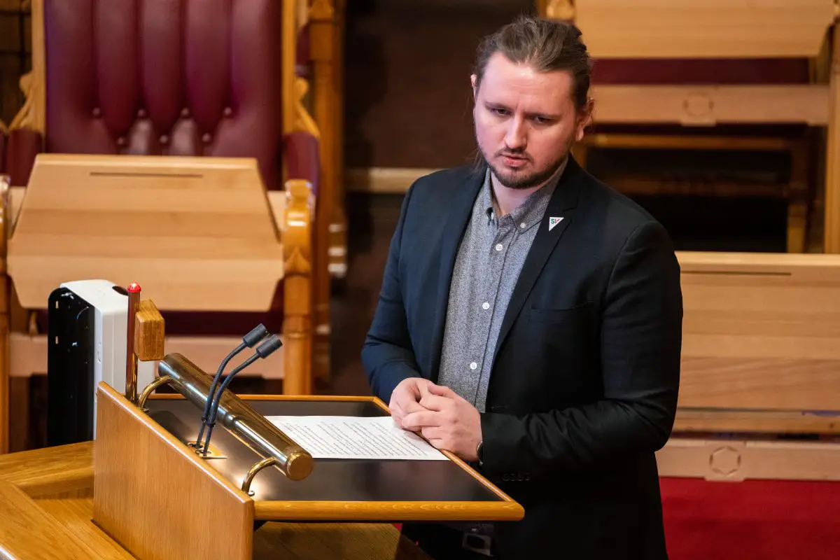 Sosialistisk Venstreparti krever at alle skoleansatte får opplæring i hvordan de skal håndtere voldelige elever.