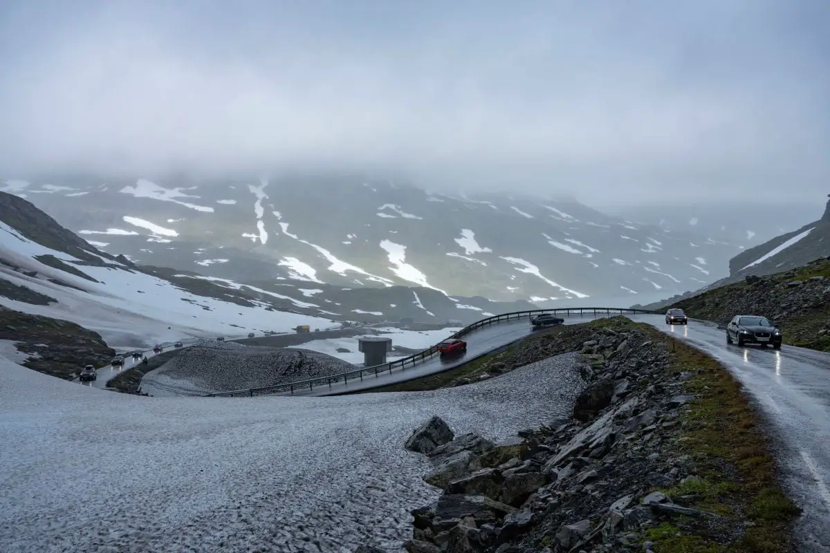 Col de Haukelifjell fermé en raison de la neige et des routes glissantes 4 Col de Haukelifjell fermé en raison de la neige et des routes glissantes - 3