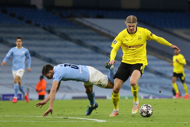 Erling Haaland et Ruben Dias ont eu une bataille divertissante en Ligue des champions lorsque Haaland était au Borussia Dortmund