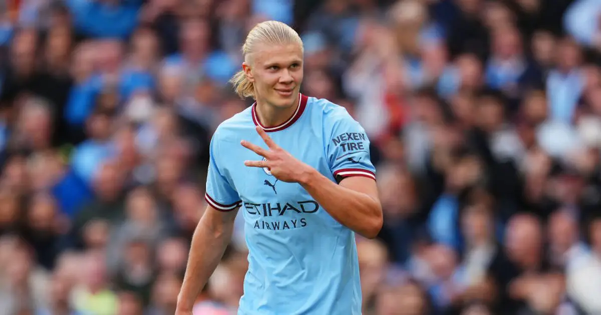 La star de Man City Erling Haaland comparée à l'attaquant de Manchester United Cristiano Ronaldo - 3